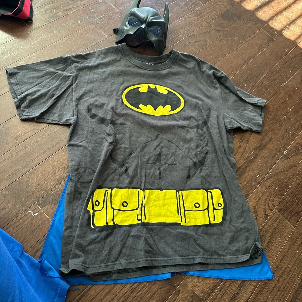 Men’s Halloween batman shirt & mask